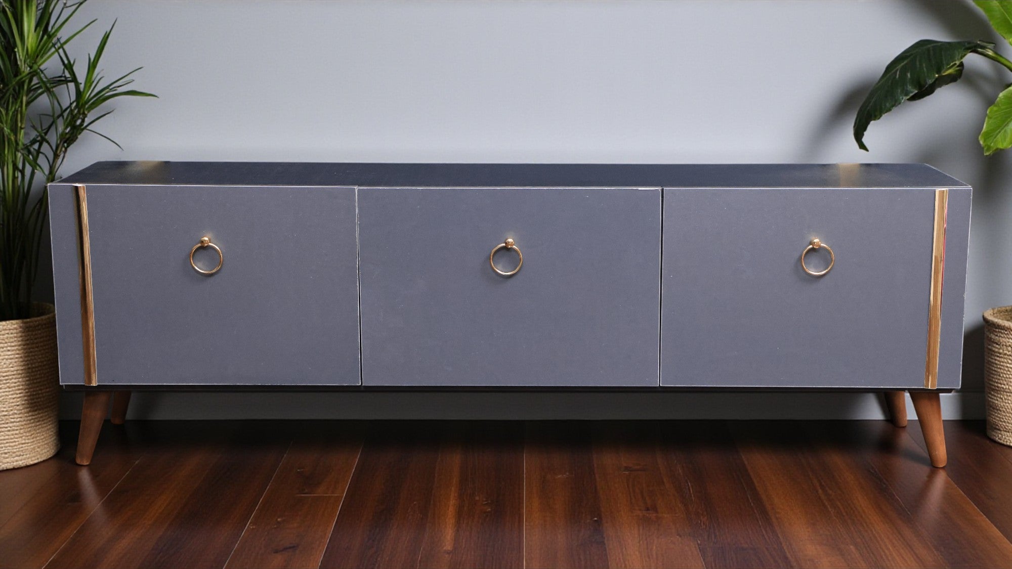 ترابيزة تليفزيون 180