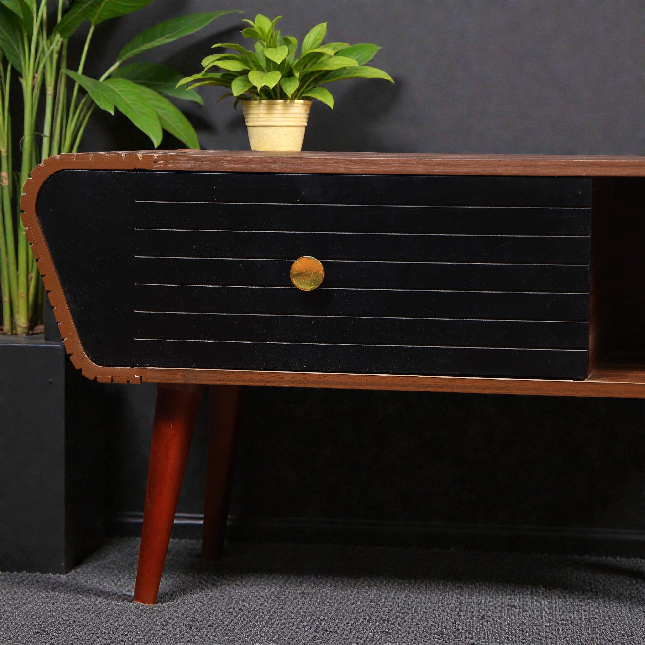 ترابيزة تليفزيون 205