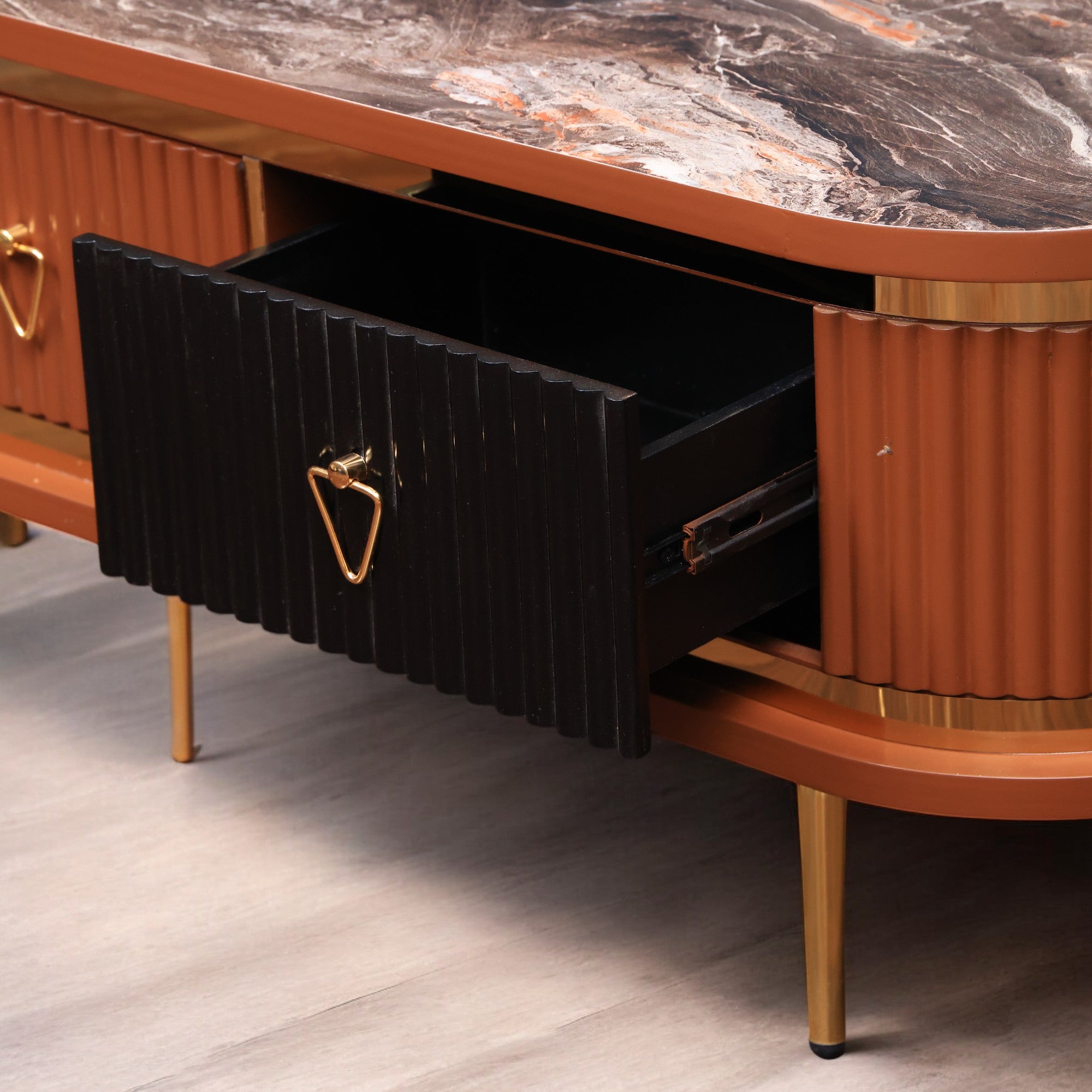 ترابيزة تليفزيون 179