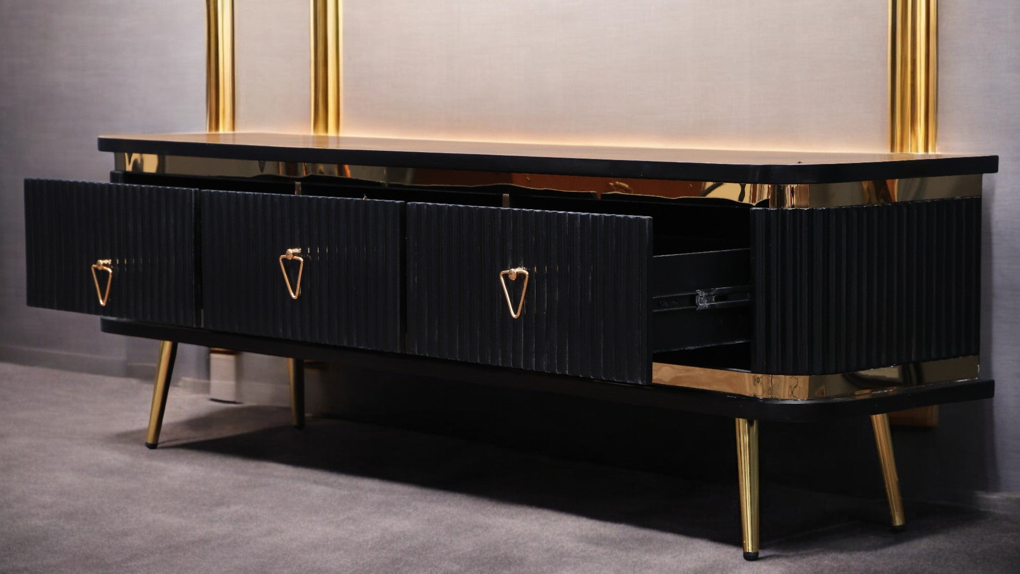 ترابيزة تليفزيون 167