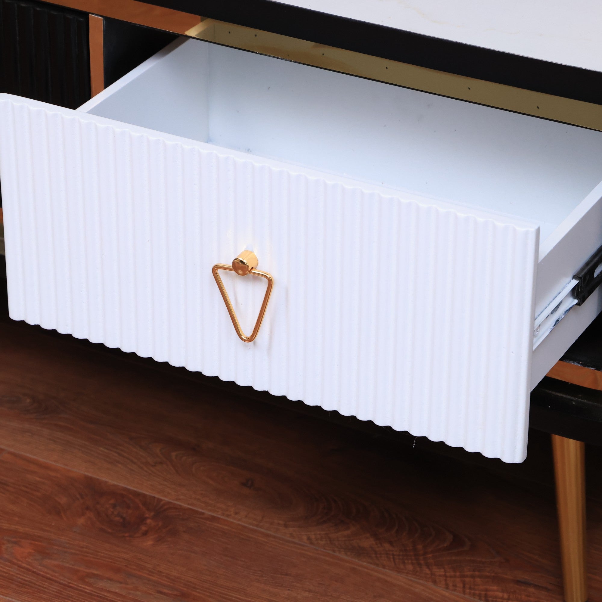 ترابيزة تليفزيون 164