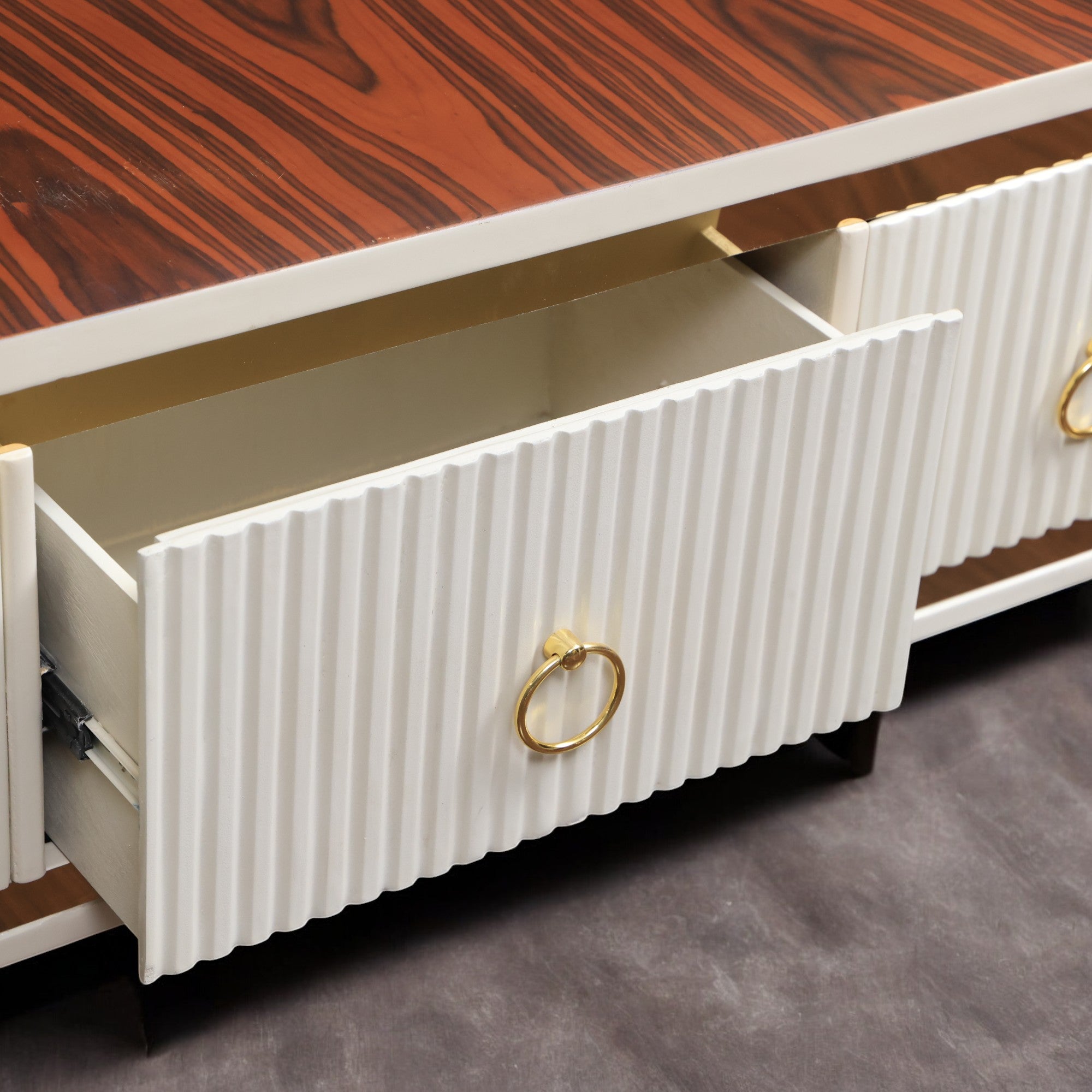 ترابيزة تليفزيون 176