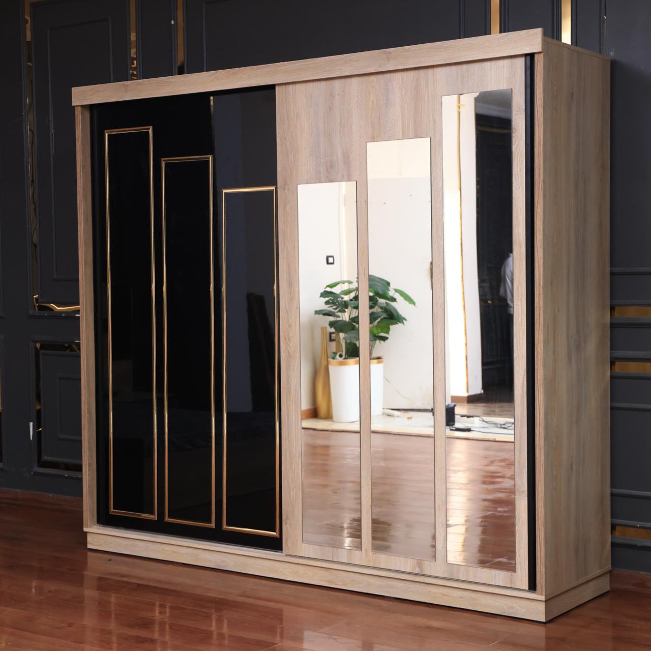 دولاب ملابس كبير