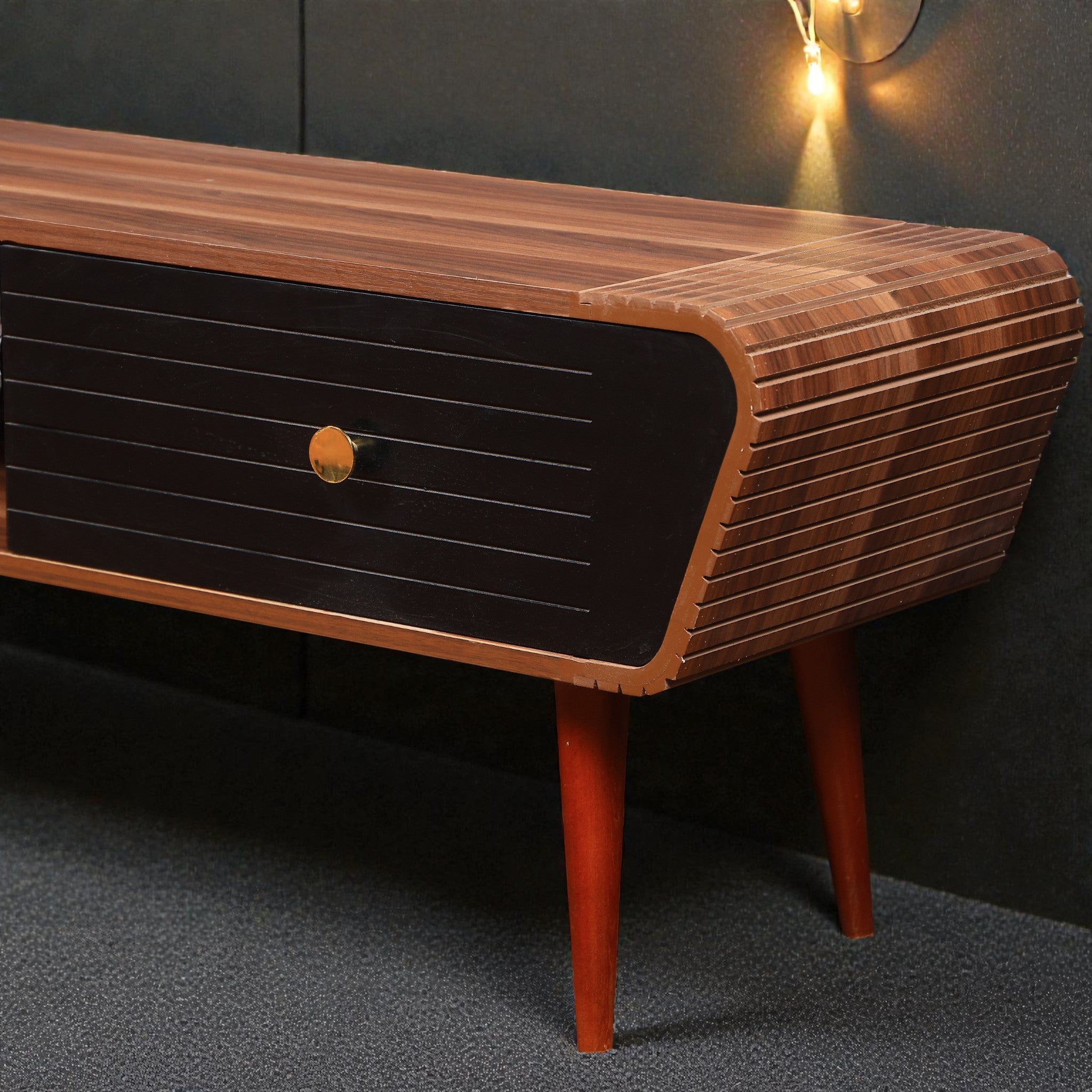 ترابيزة تليفزيون 205