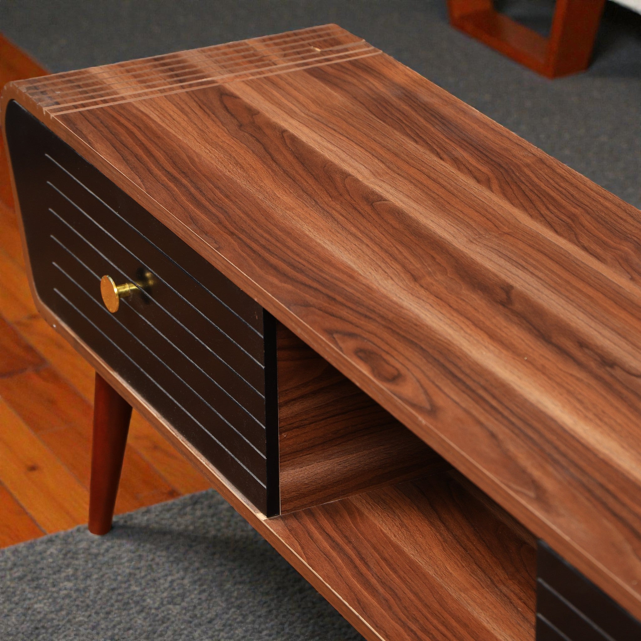 ترابيزة تليفزيون 205