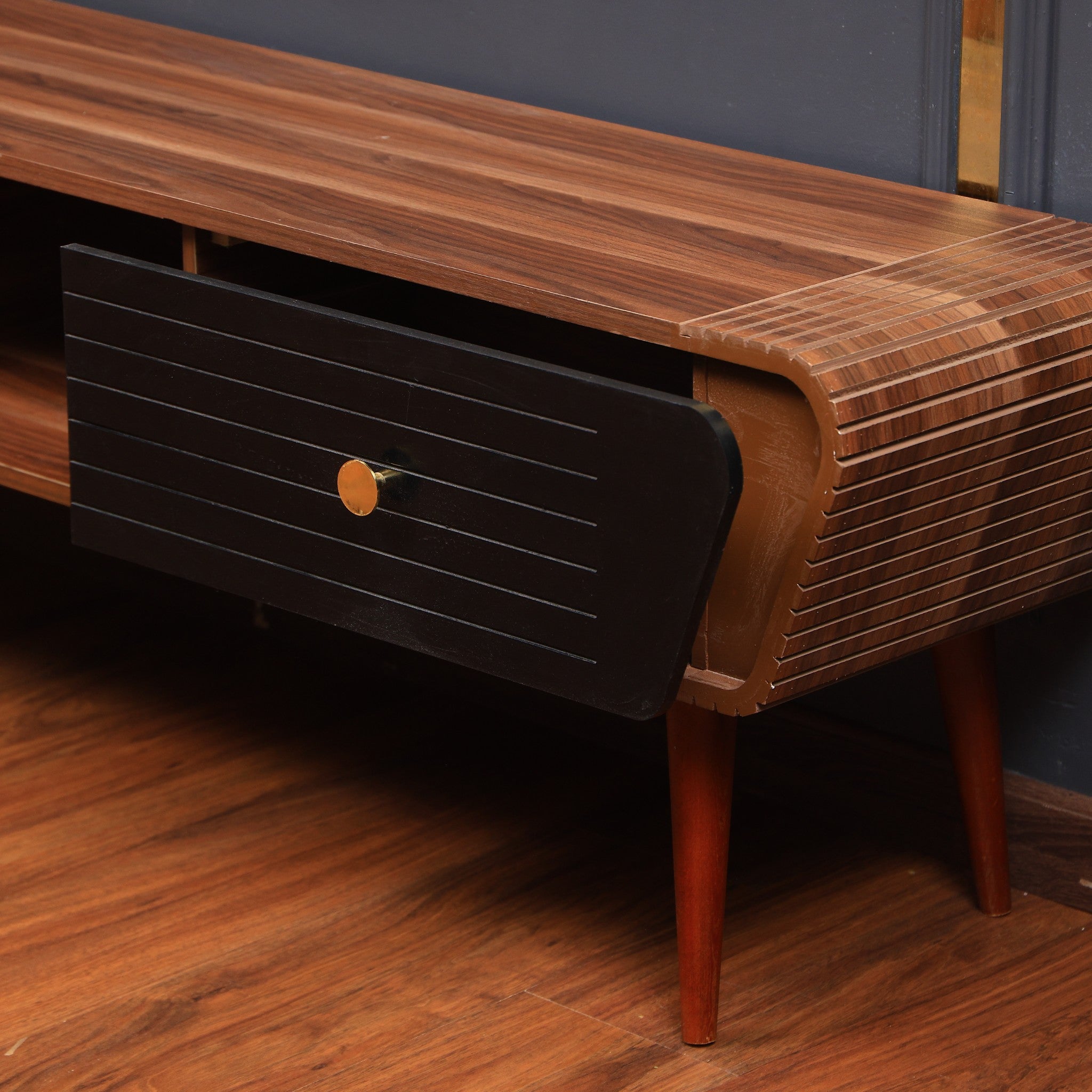 ترابيزة تليفزيون 205